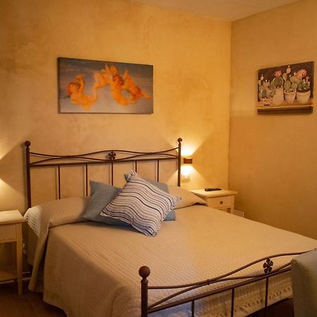 Camera Iris - B&B Antico Casale Монте-Сан-Бьяджо Экстерьер фото