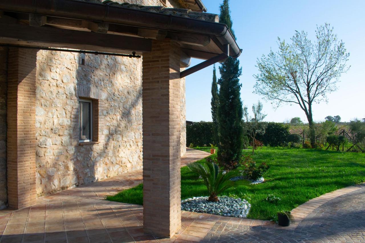 Camera Iris - B&B Antico Casale Монте-Сан-Бьяджо Экстерьер фото